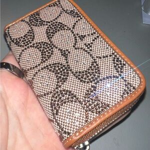 Essential Small Zip Around Card Case